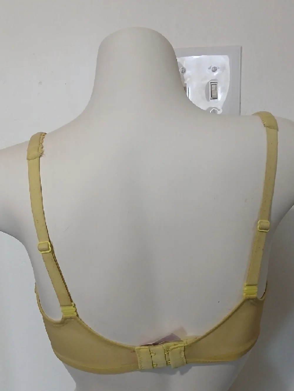 Victoria's Secret Body By Victoria Lined Perfect Coverage Chartreuse Lace Bra